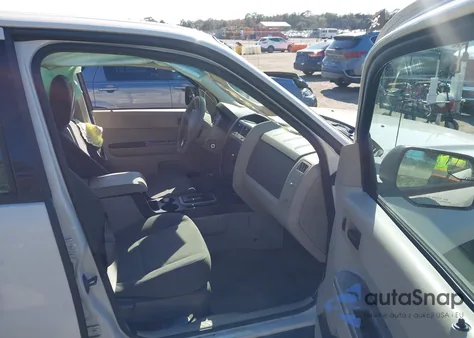 2011 Ford Escape Xls z USA, uszkodzony, nr VIN 1FMCU0C75BKB02309